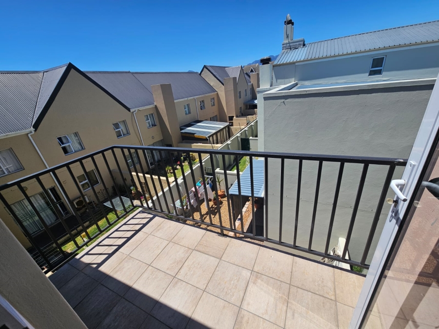 2 Bedroom Property for Sale in Whispering Pines Western Cape